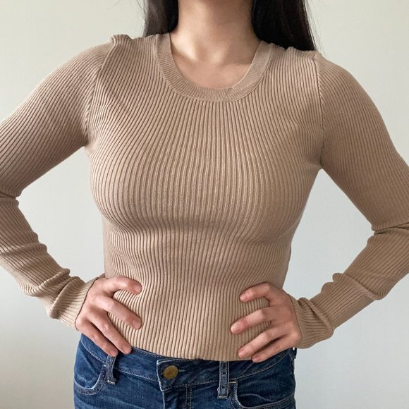 [NWT] Lace-Back Long-Sleeve - Picture 2 of 3